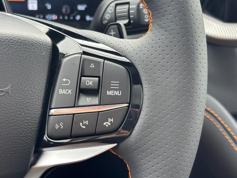 Ford Explorer Vehicle Full-screen Gallery Image 20