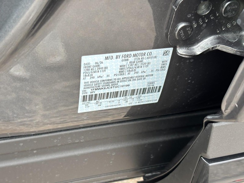 Ford Explorer Vehicle Full-screen Gallery Image 24
