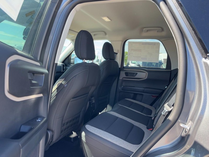 Ford Bronco Sport Vehicle Full-screen Gallery Image 12