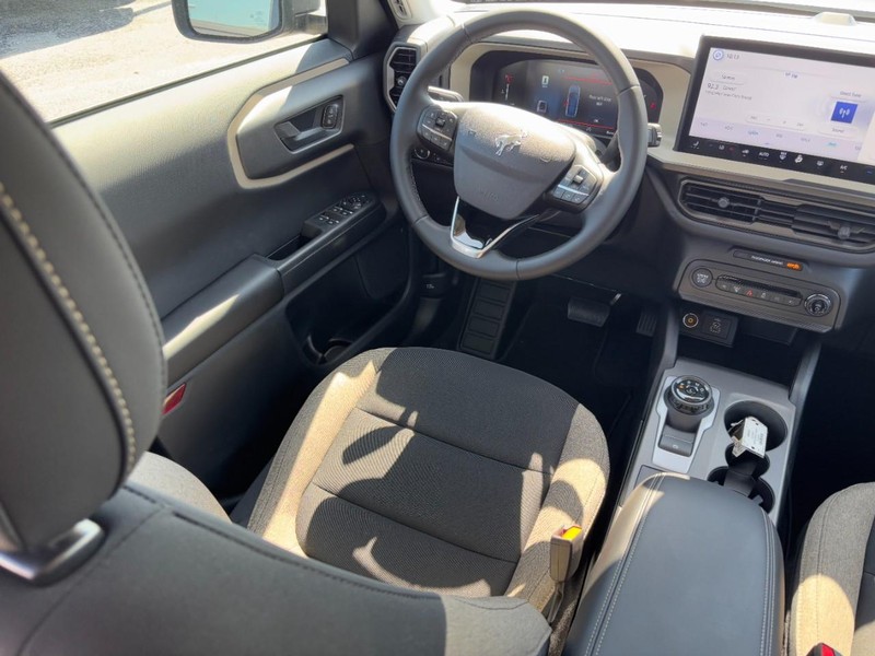 Ford Bronco Sport Vehicle Full-screen Gallery Image 13