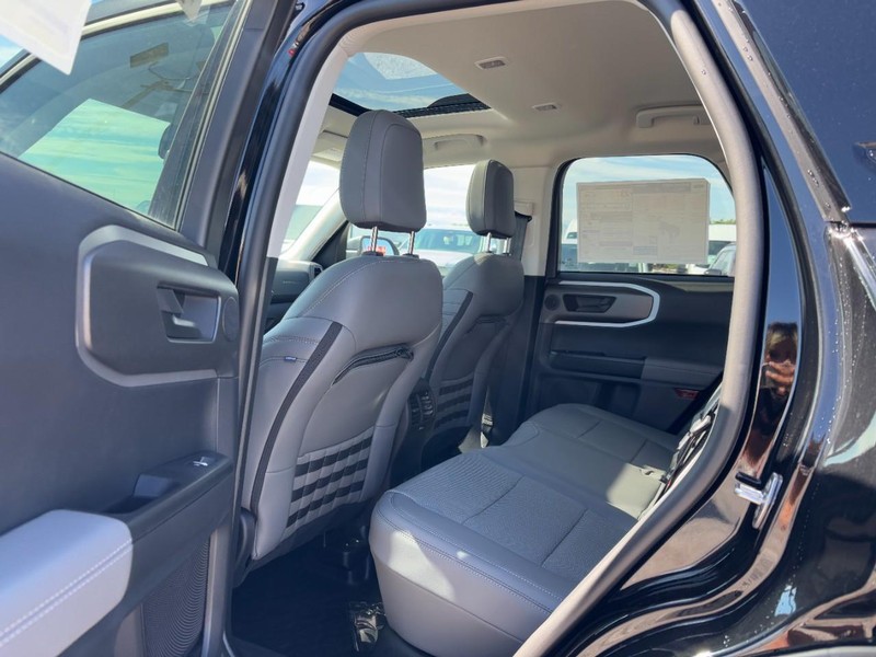 Ford Bronco Sport Vehicle Full-screen Gallery Image 12