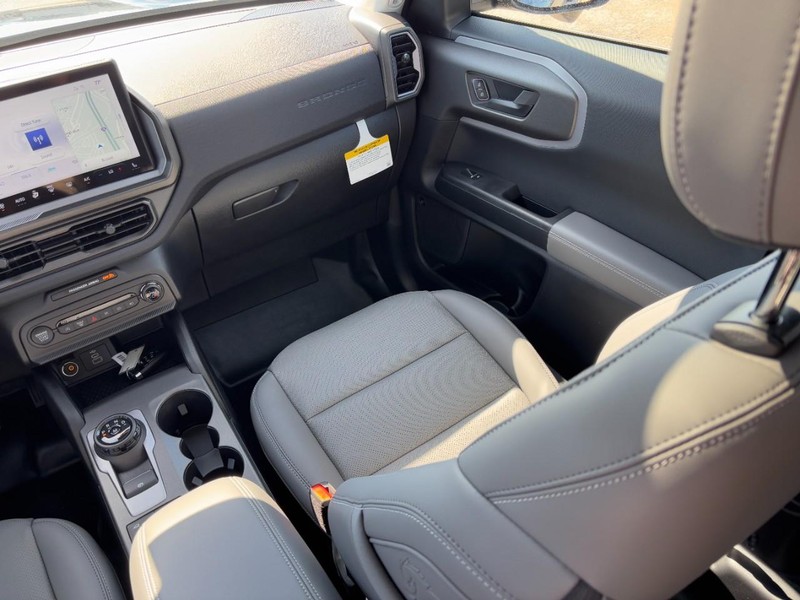 Ford Bronco Sport Vehicle Full-screen Gallery Image 16