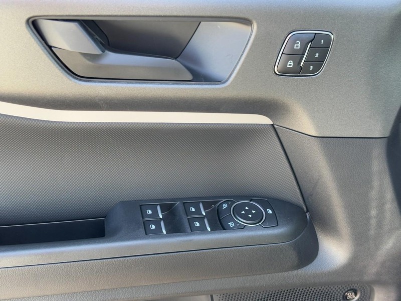 Ford Bronco Sport Vehicle Full-screen Gallery Image 18