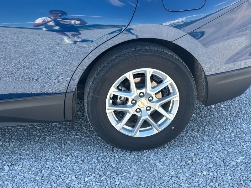 Chevrolet Equinox Vehicle Full-screen Gallery Image 10