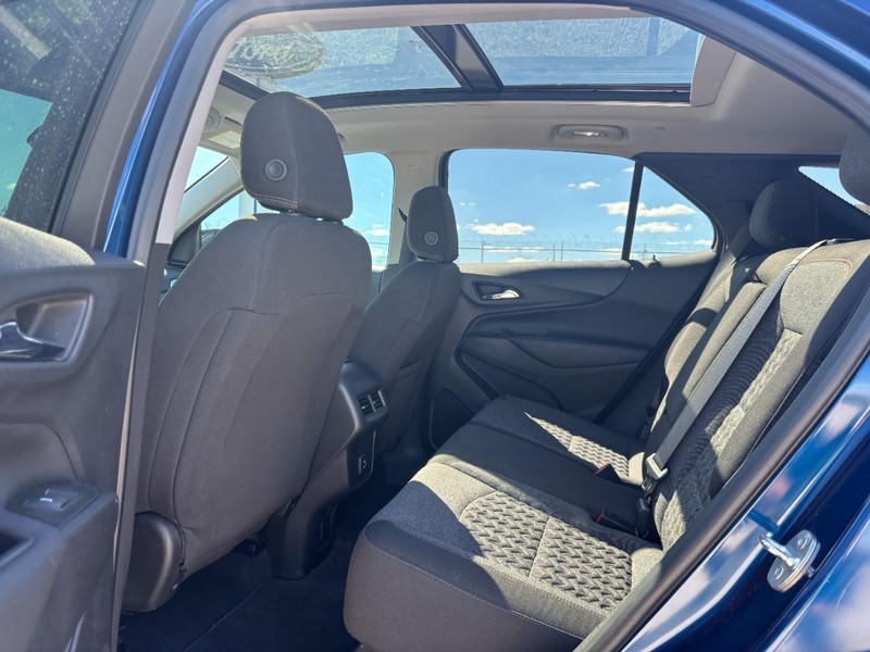 Chevrolet Equinox Vehicle Full-screen Gallery Image 11