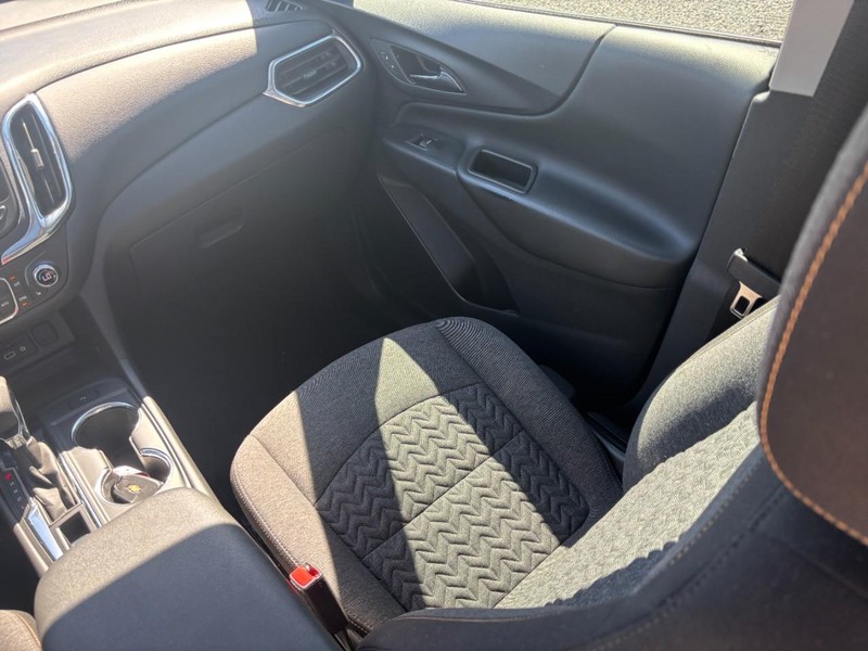 Chevrolet Equinox Vehicle Full-screen Gallery Image 14