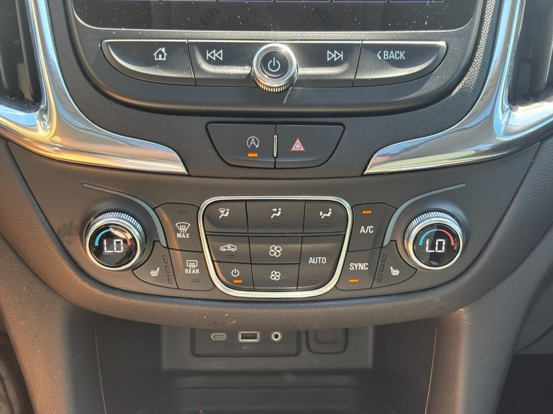 Chevrolet Equinox Vehicle Full-screen Gallery Image 23