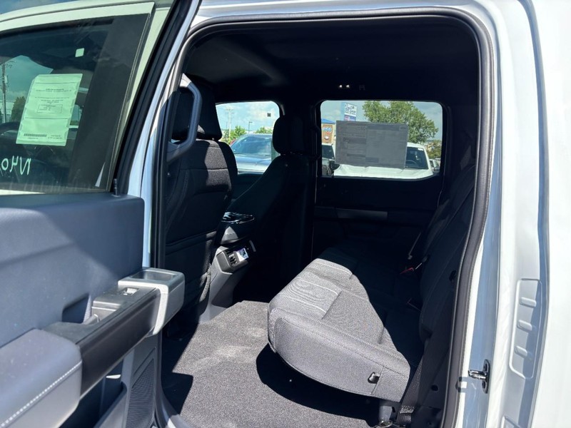 Ford F-150 Vehicle Full-screen Gallery Image 13