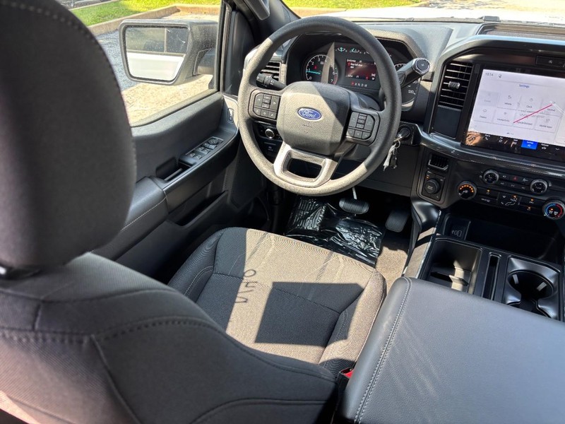 Ford F-150 Vehicle Full-screen Gallery Image 14