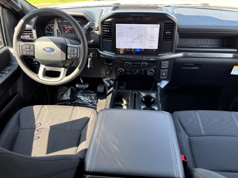 Ford F-150 Vehicle Full-screen Gallery Image 15