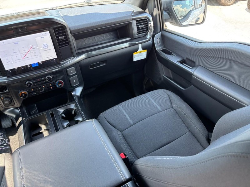 Ford F-150 Vehicle Full-screen Gallery Image 16