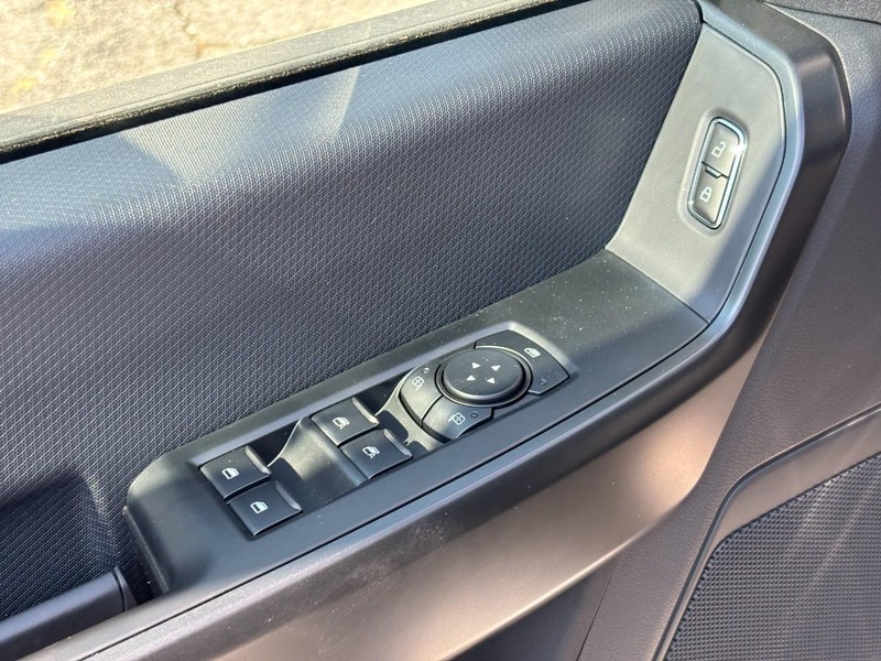 Ford F-150 Vehicle Full-screen Gallery Image 18