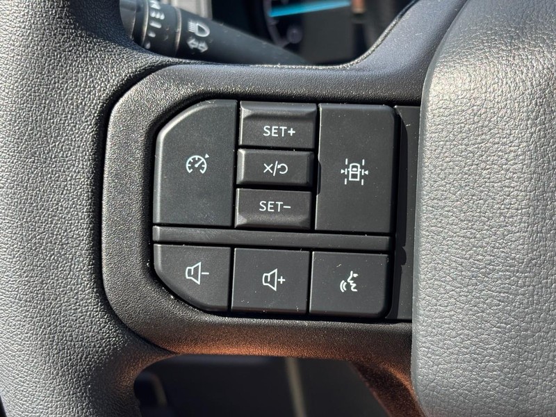 Ford F-150 Vehicle Full-screen Gallery Image 19