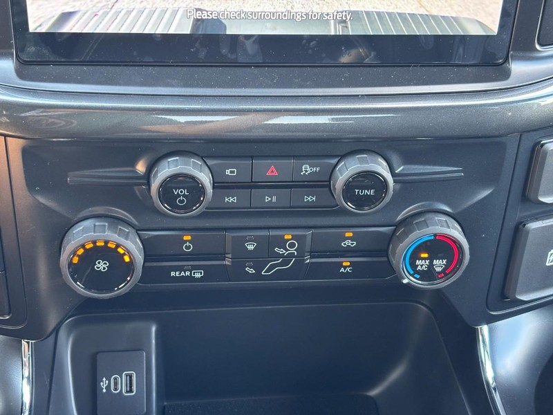 Ford F-150 Vehicle Full-screen Gallery Image 24