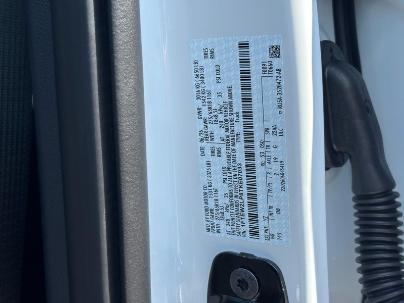 Ford F-150 Vehicle Full-screen Gallery Image 25