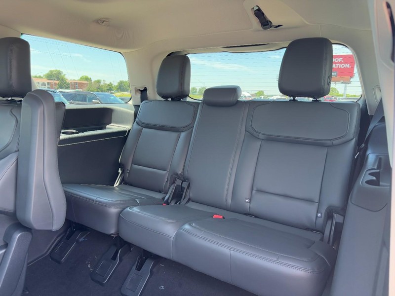 Ford Expedition Vehicle Full-screen Gallery Image 12