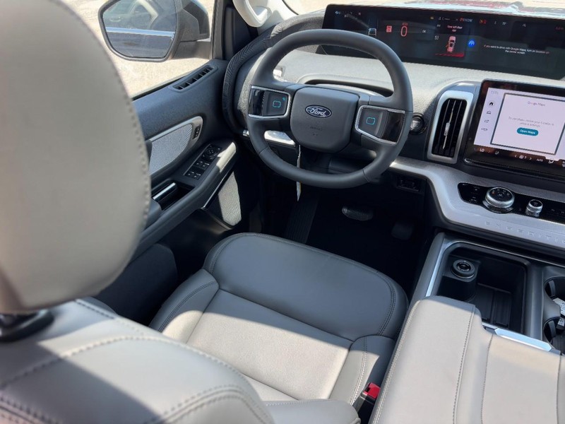 Ford Expedition Vehicle Full-screen Gallery Image 14