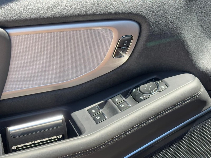 Ford Expedition Vehicle Full-screen Gallery Image 18