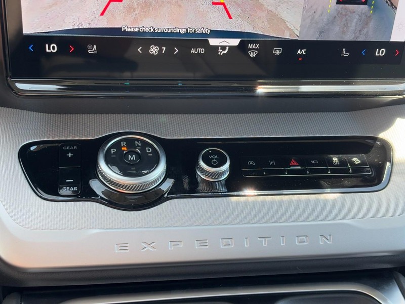 Ford Expedition Vehicle Full-screen Gallery Image 25