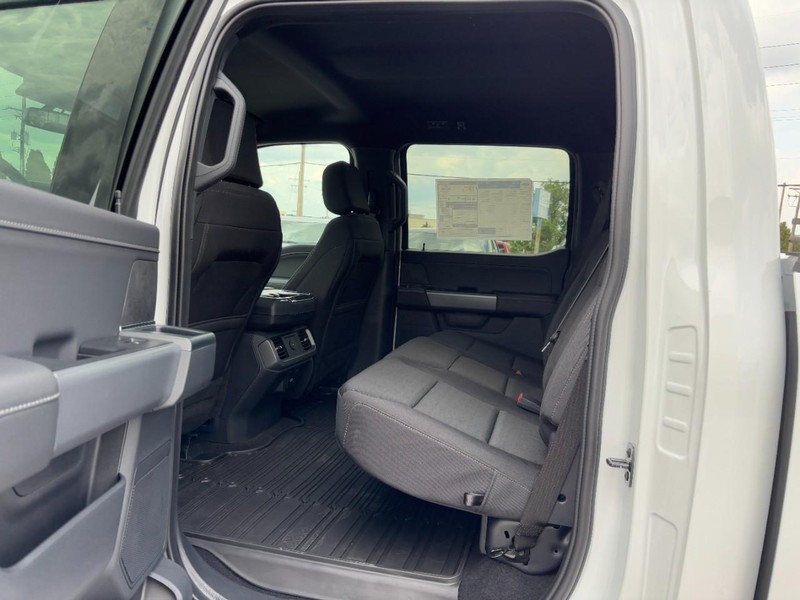 Ford F-150 Vehicle Full-screen Gallery Image 12