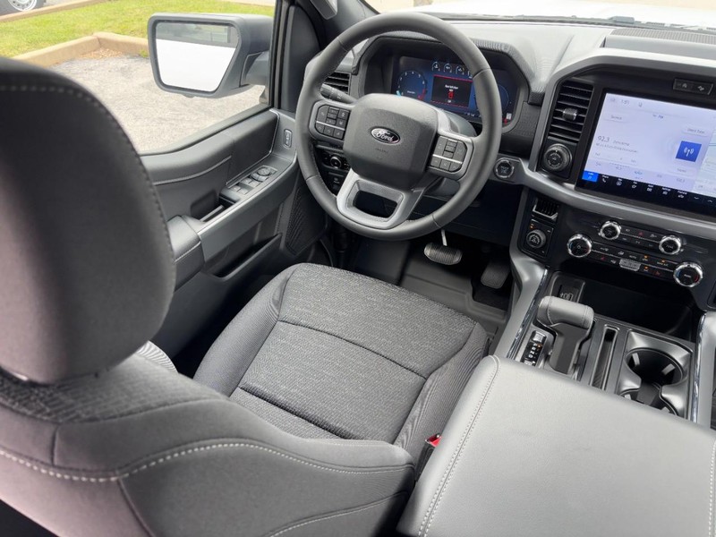 Ford F-150 Vehicle Full-screen Gallery Image 13