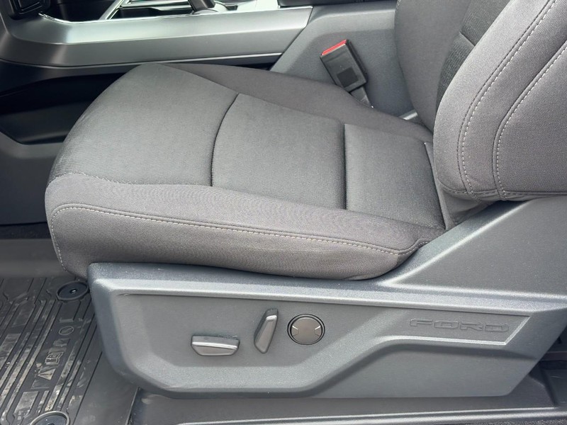 Ford F-150 Vehicle Full-screen Gallery Image 16