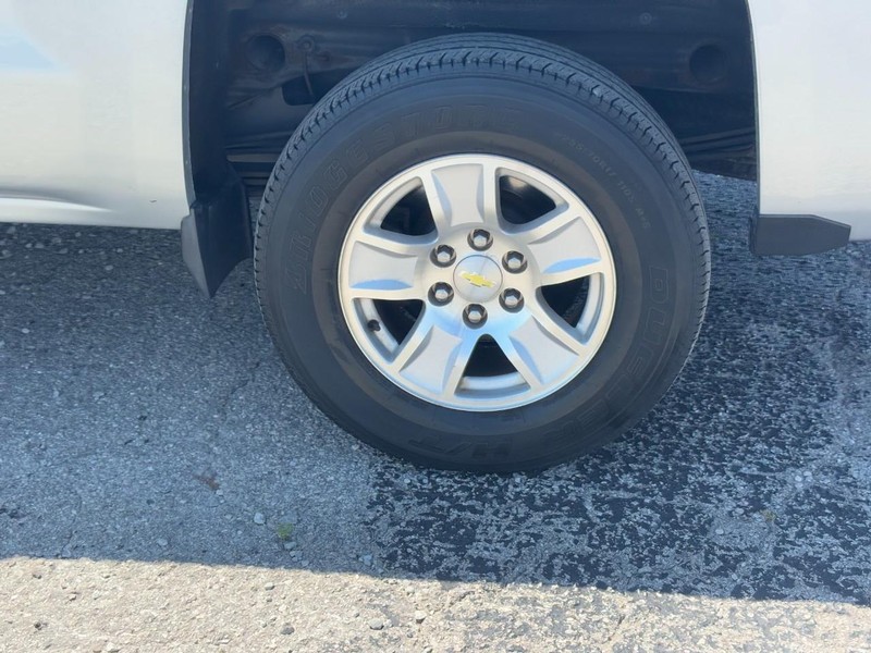 Chevrolet Silverado 1500 Vehicle Full-screen Gallery Image 10