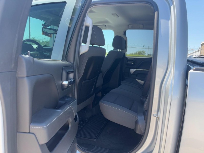 Chevrolet Silverado 1500 Vehicle Full-screen Gallery Image 11