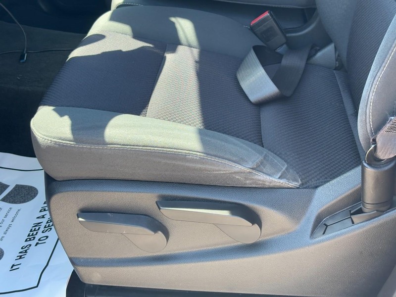 Chevrolet Silverado 1500 Vehicle Full-screen Gallery Image 15