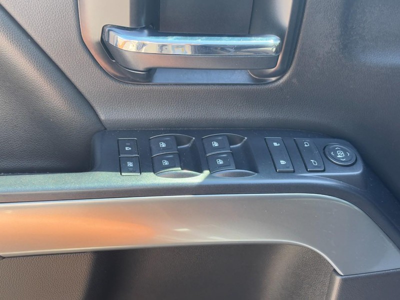 Chevrolet Silverado 1500 Vehicle Full-screen Gallery Image 16