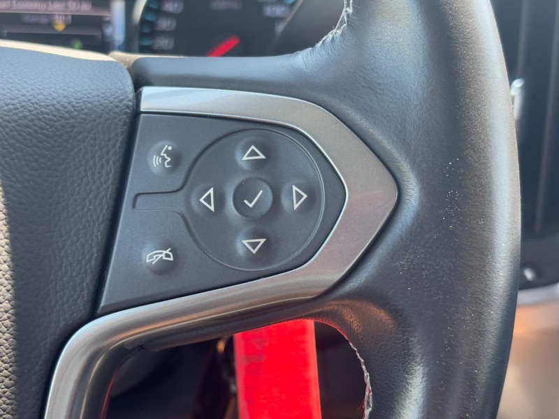 Chevrolet Silverado 1500 Vehicle Full-screen Gallery Image 18