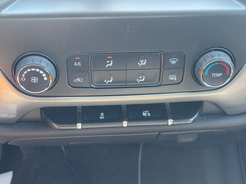 Chevrolet Silverado 1500 Vehicle Full-screen Gallery Image 22