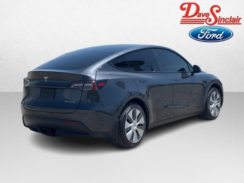 Tesla Model Y Vehicle Full-screen Gallery Image 07