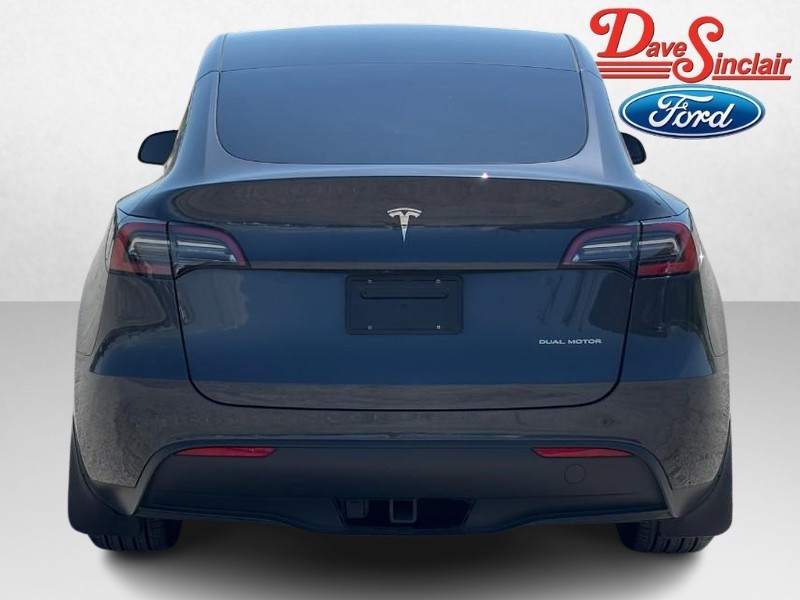 Tesla Model Y Vehicle Full-screen Gallery Image 08