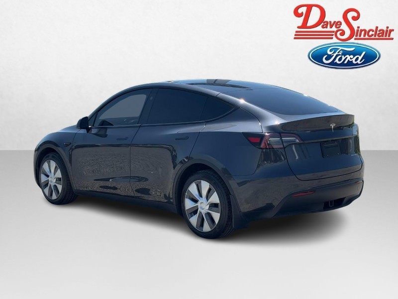 Tesla Model Y Vehicle Full-screen Gallery Image 09