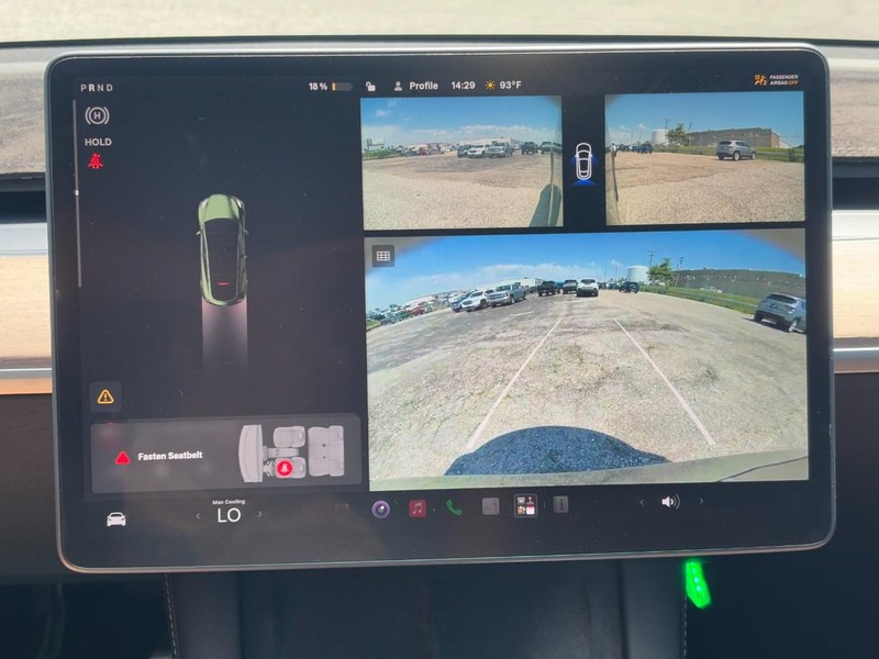 Tesla Model Y Vehicle Full-screen Gallery Image 22