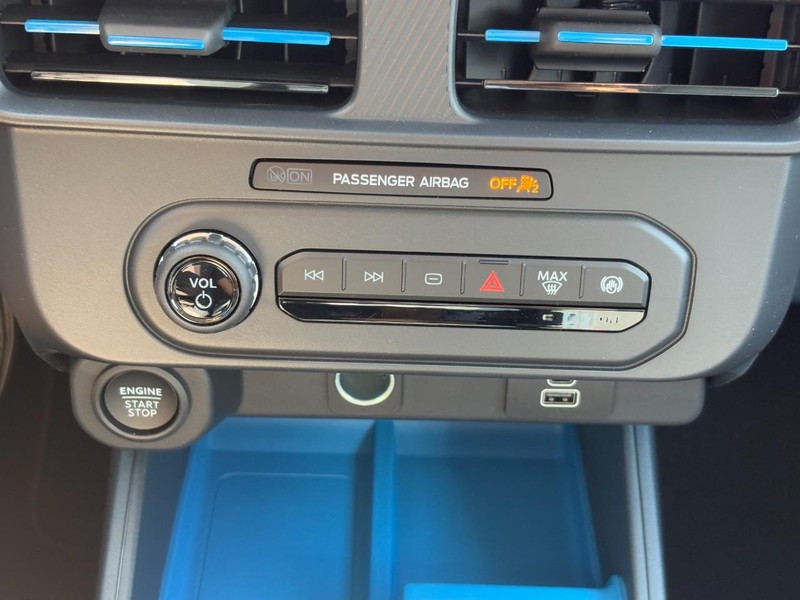 Ford Maverick Vehicle Full-screen Gallery Image 23
