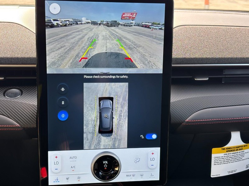 Ford Mustang Mach-E Vehicle Full-screen Gallery Image 22