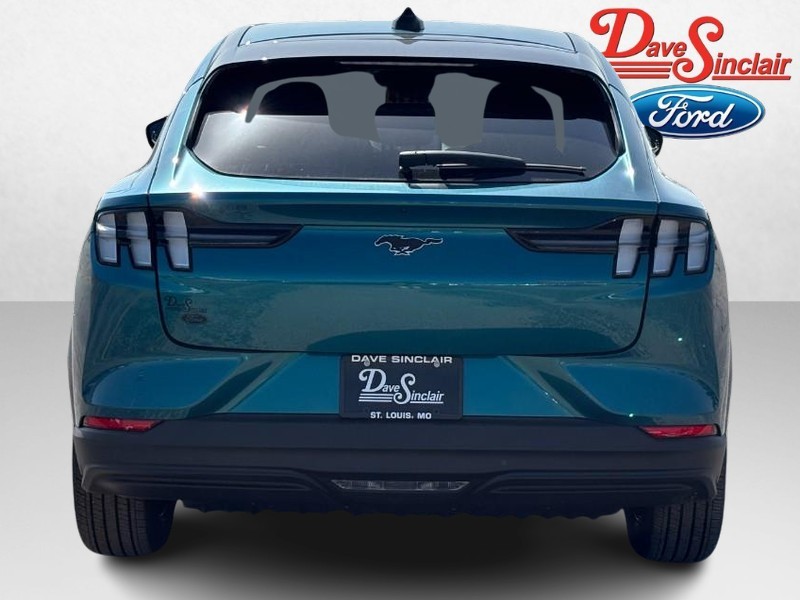 Ford Mustang Mach-E Vehicle Full-screen Gallery Image 08