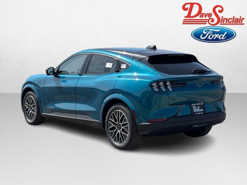 Ford Mustang Mach-E Vehicle Full-screen Gallery Image 09