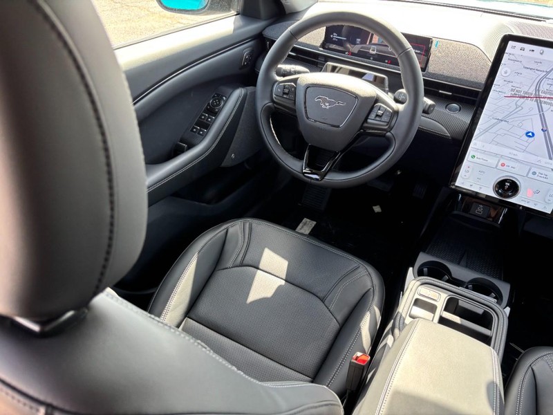 Ford Mustang Mach-E Vehicle Full-screen Gallery Image 13