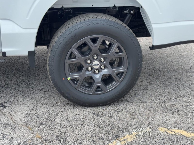 Ford F-150 Vehicle Full-screen Gallery Image 11