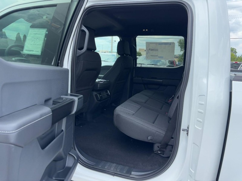 Ford F-150 Vehicle Full-screen Gallery Image 12