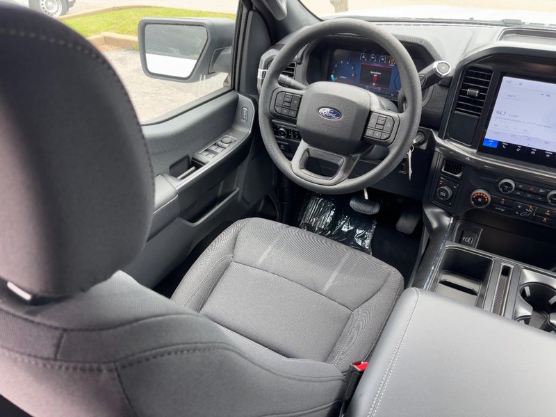 Ford F-150 Vehicle Full-screen Gallery Image 13