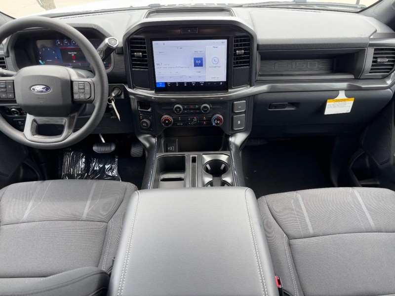 Ford F-150 Vehicle Full-screen Gallery Image 14