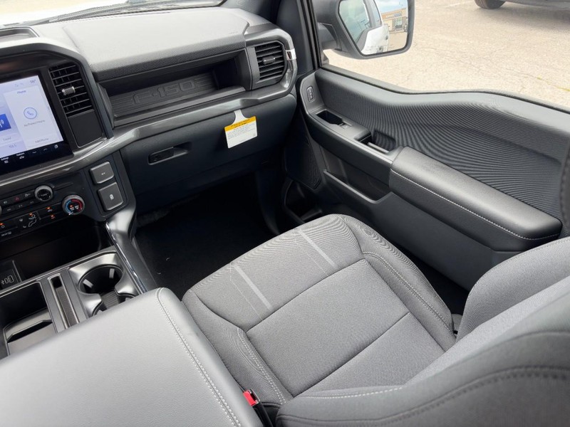 Ford F-150 Vehicle Full-screen Gallery Image 15