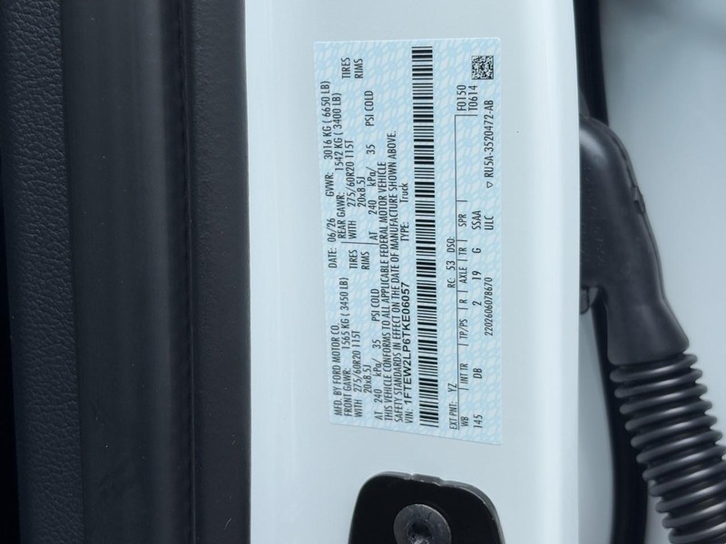 Ford F-150 Vehicle Full-screen Gallery Image 24