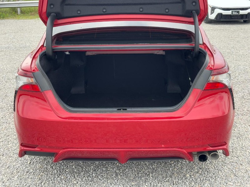 Toyota Camry Vehicle Full-screen Gallery Image 11