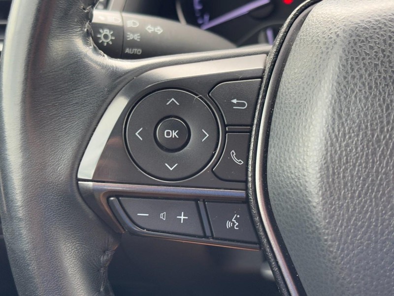 Toyota Camry Vehicle Full-screen Gallery Image 19
