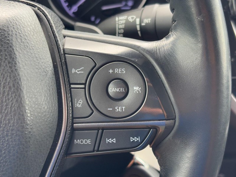 Toyota Camry Vehicle Full-screen Gallery Image 20